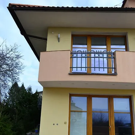 Flying House * Prag